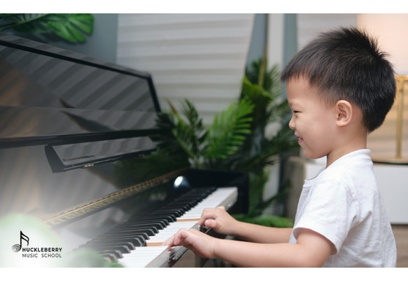 How Early to Start Piano Lessons and Nurture a Love for Music